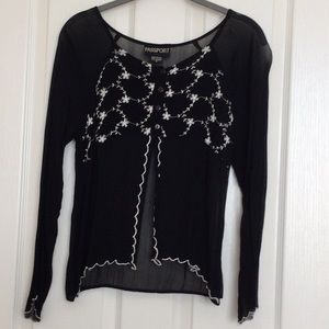 Top PASSPORT SZ S Color Black n White 100%Rayon